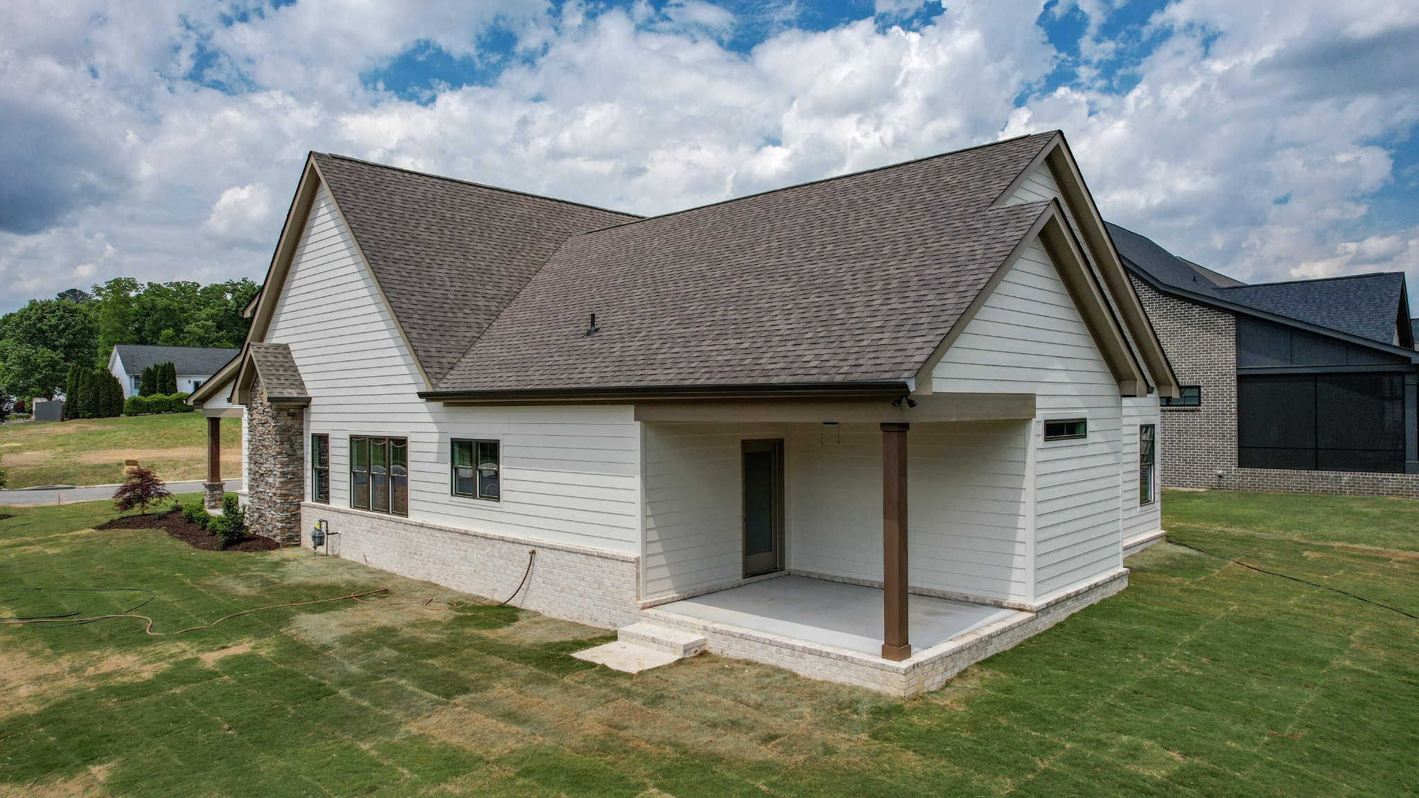 302 Kings Cove Court NW