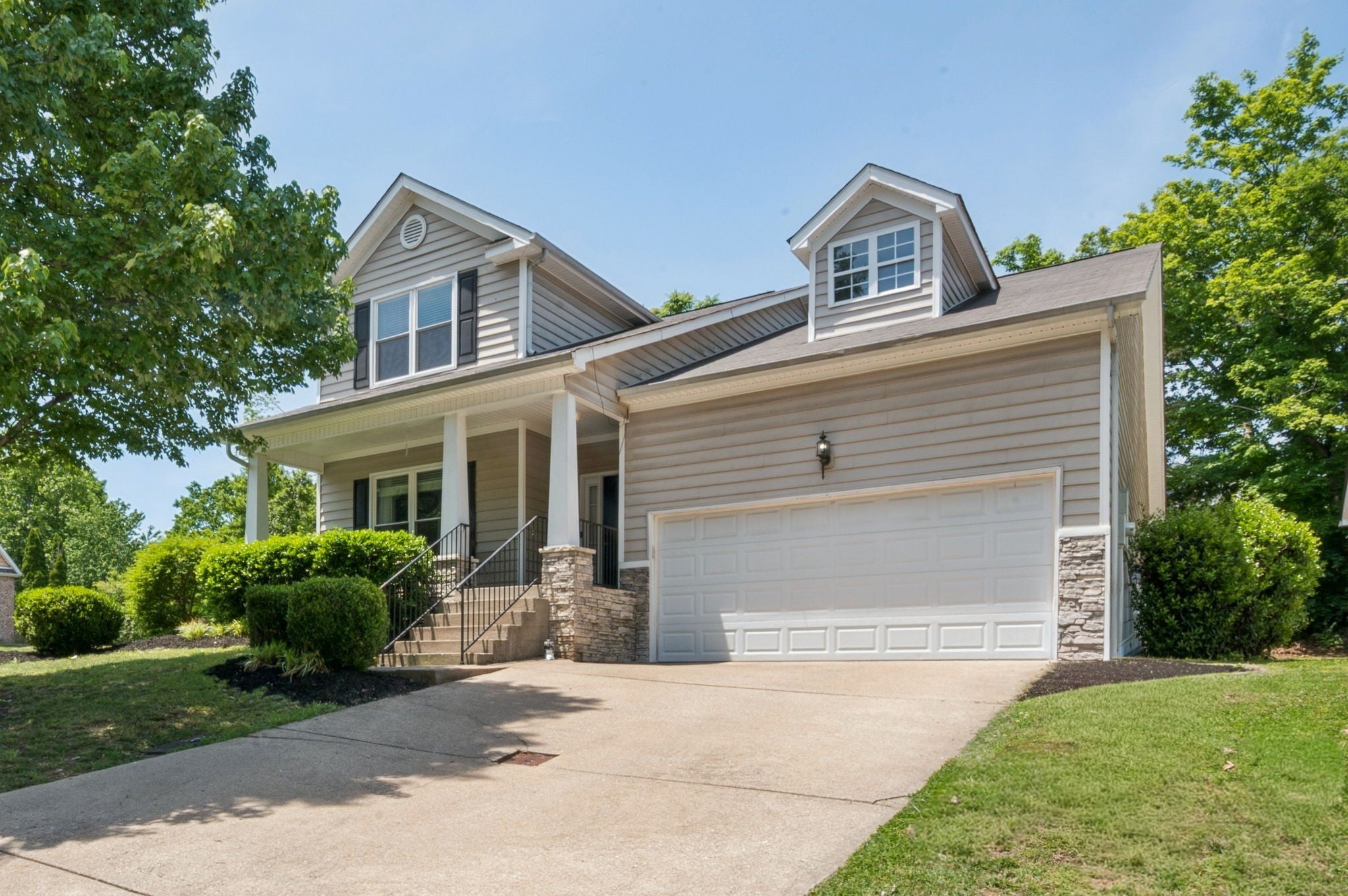 4-bed listing at 1901 Deep Woods Trl, Nashville