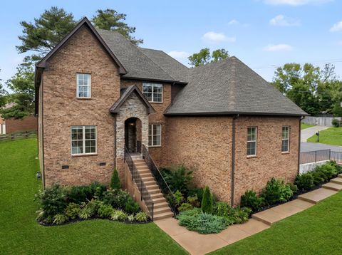 101 Bledsoe Dr Hendersonville TN 37075