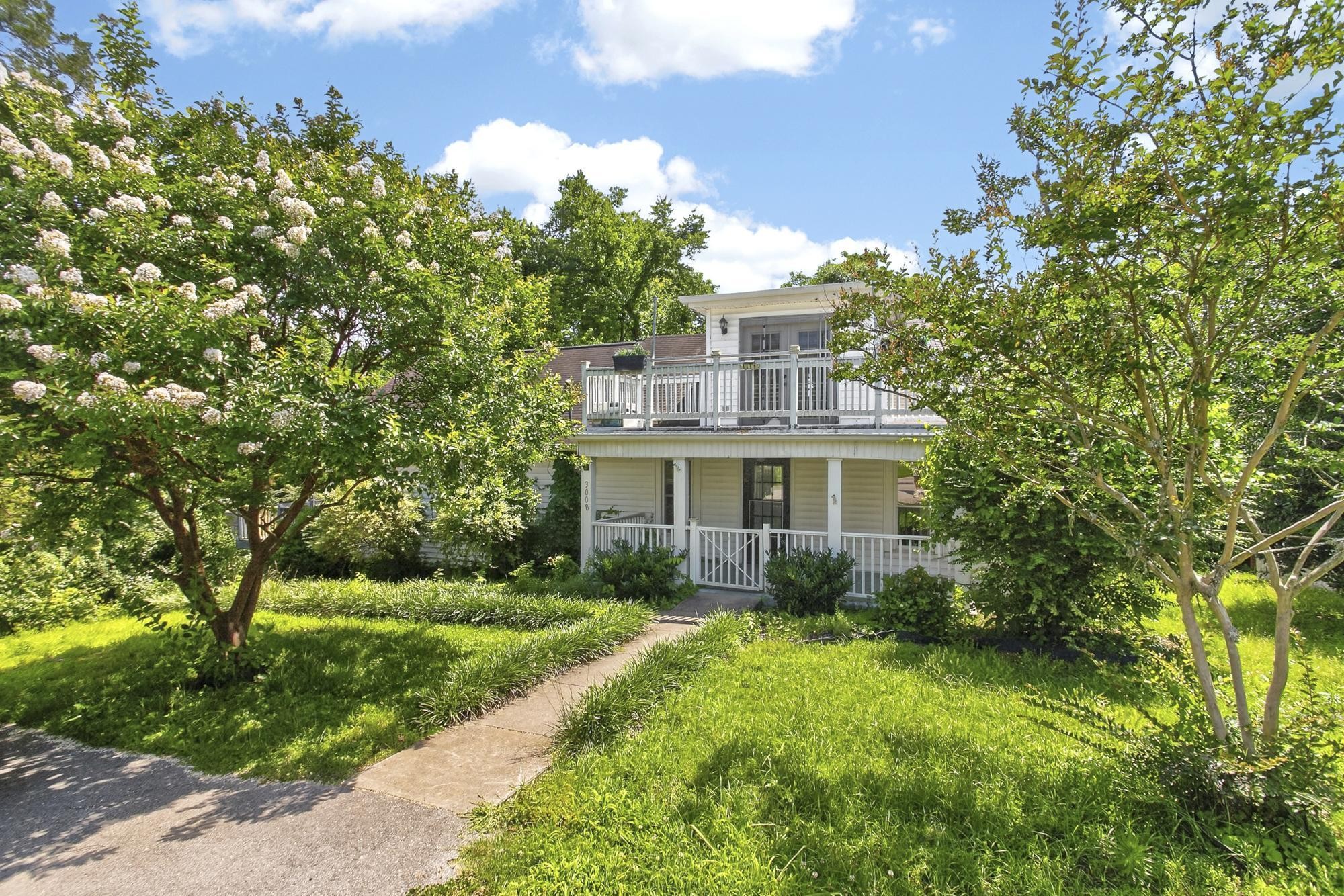 3008 Lakeshore Dr