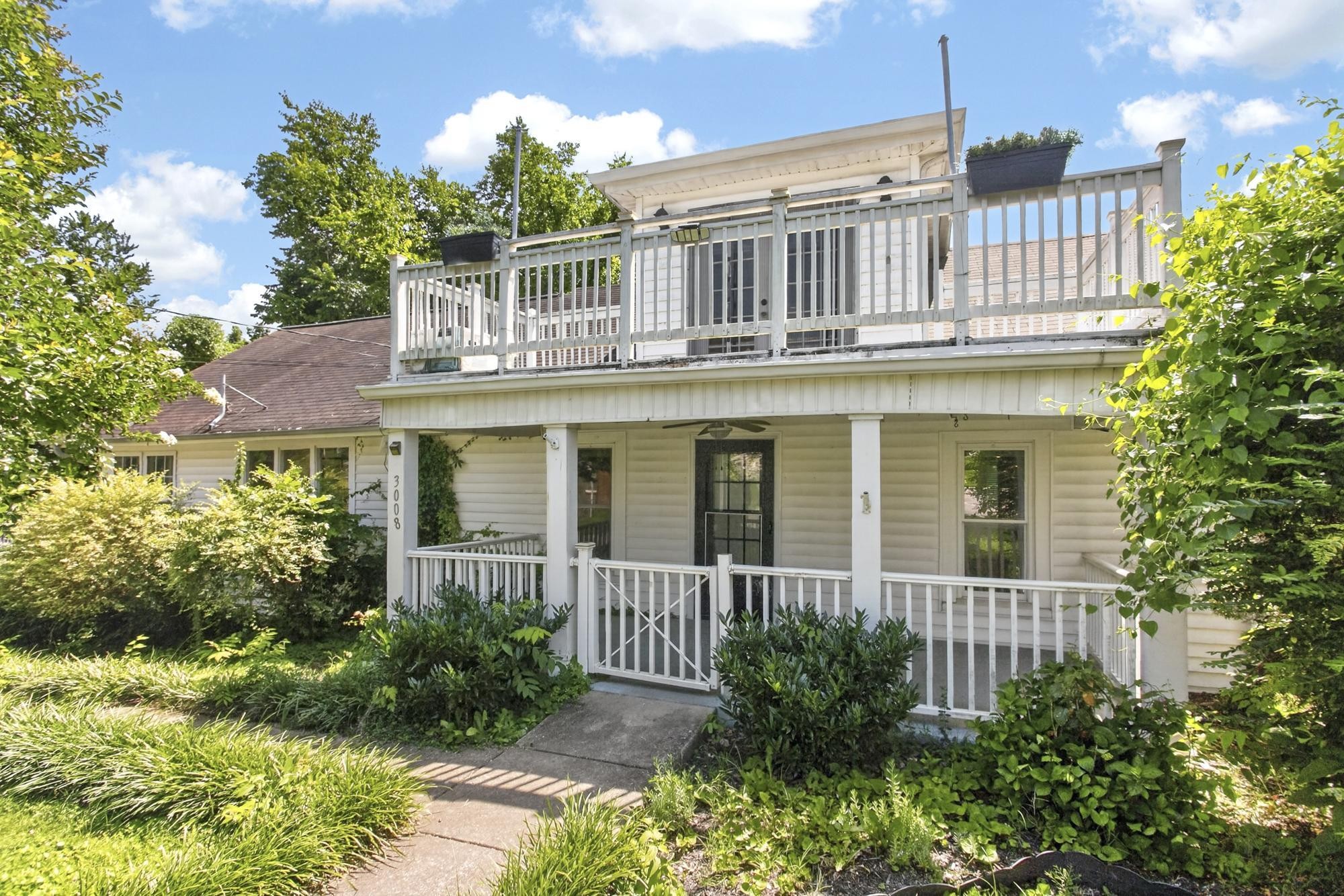 3008 Lakeshore Dr