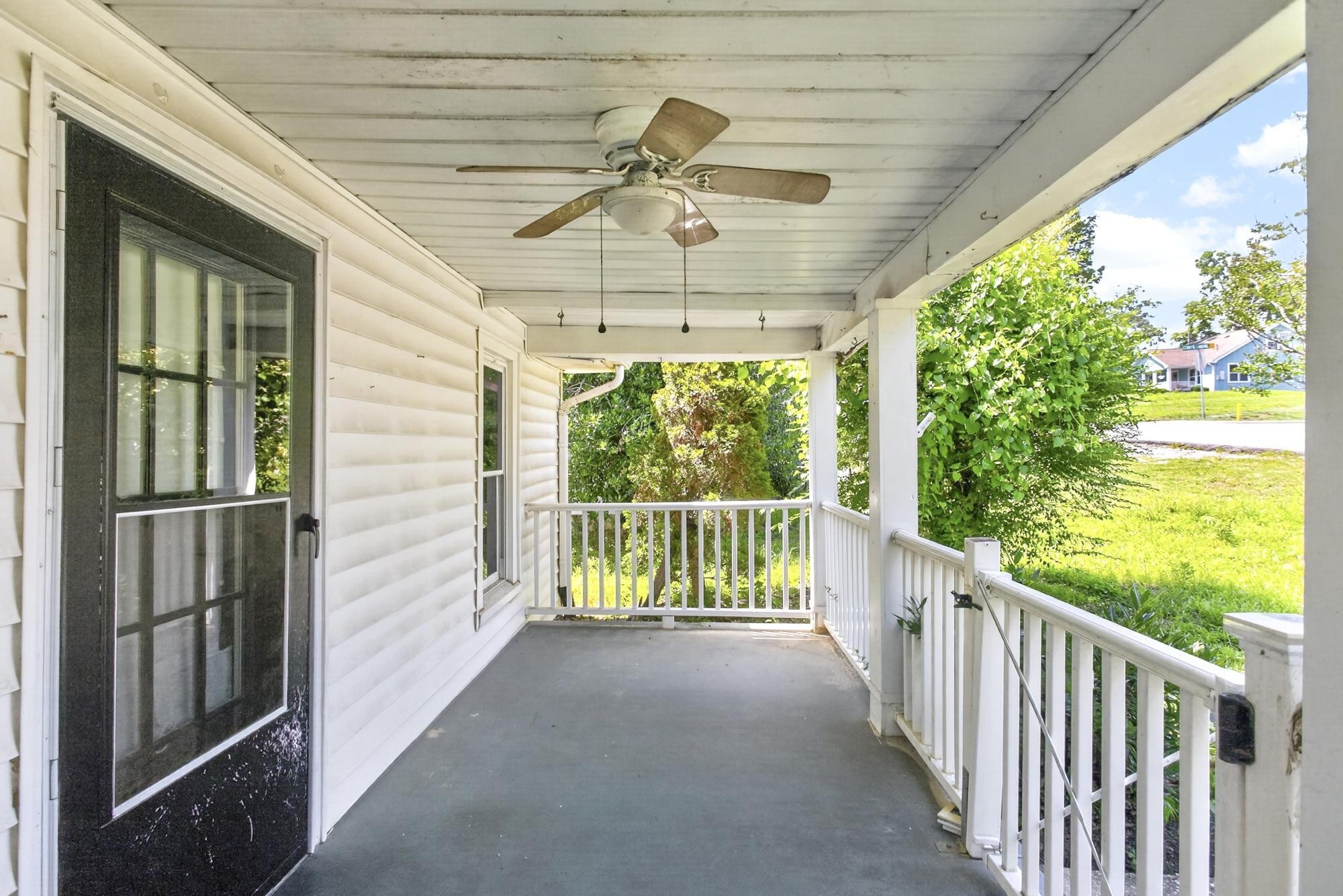 3008 Lakeshore Dr