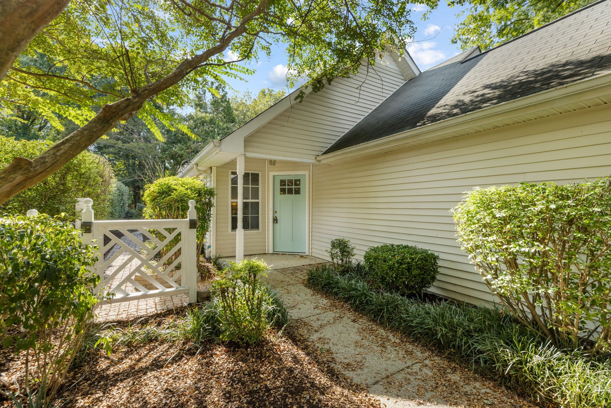 3-bed home sold in Nashville, TN 37214, 2813 Steamboat Dr 2813 Steamboat Dr, Nashville TN 37214 3-bed home, photo 1 of 45