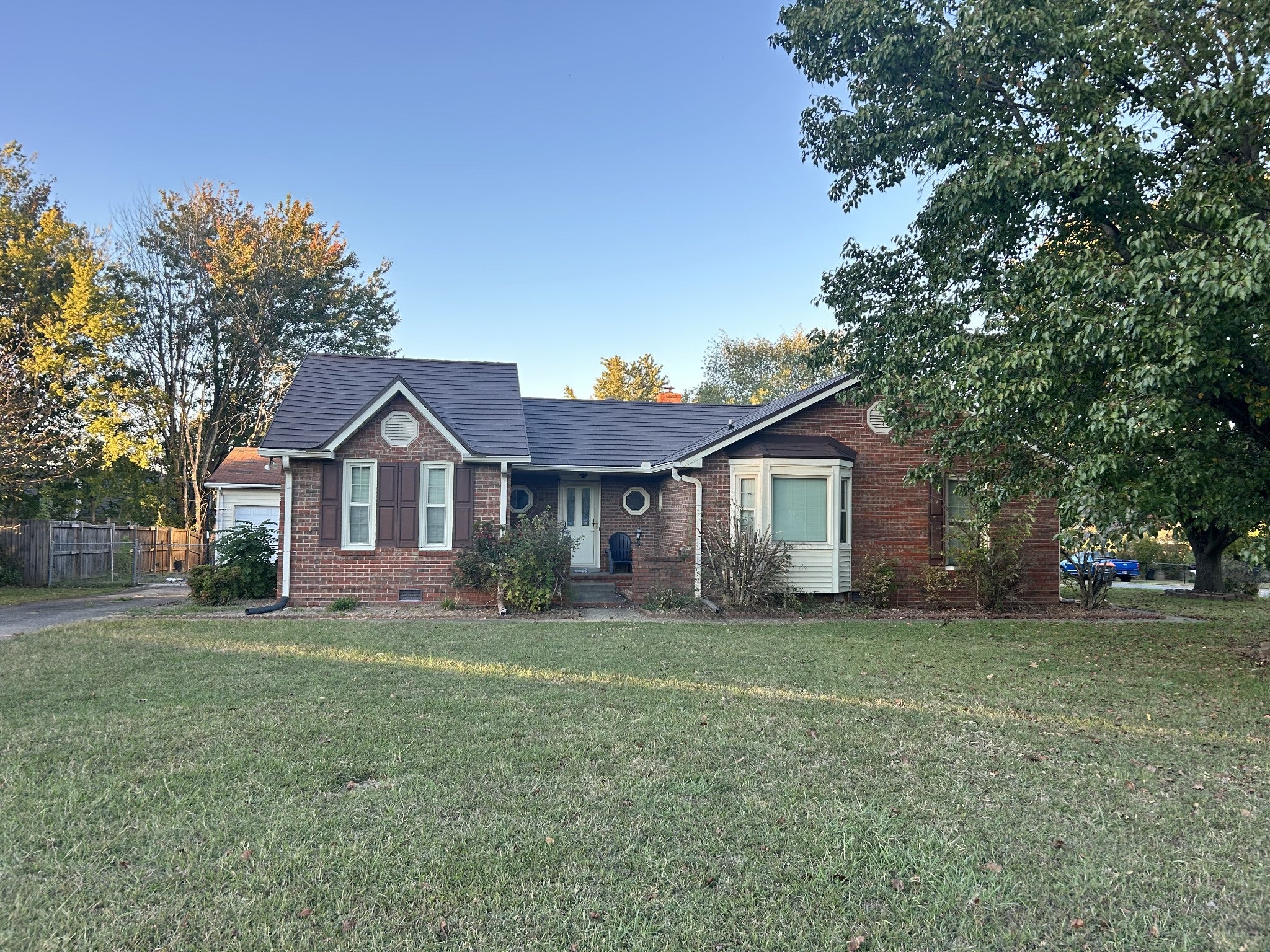1182 Woodbridge Dr
