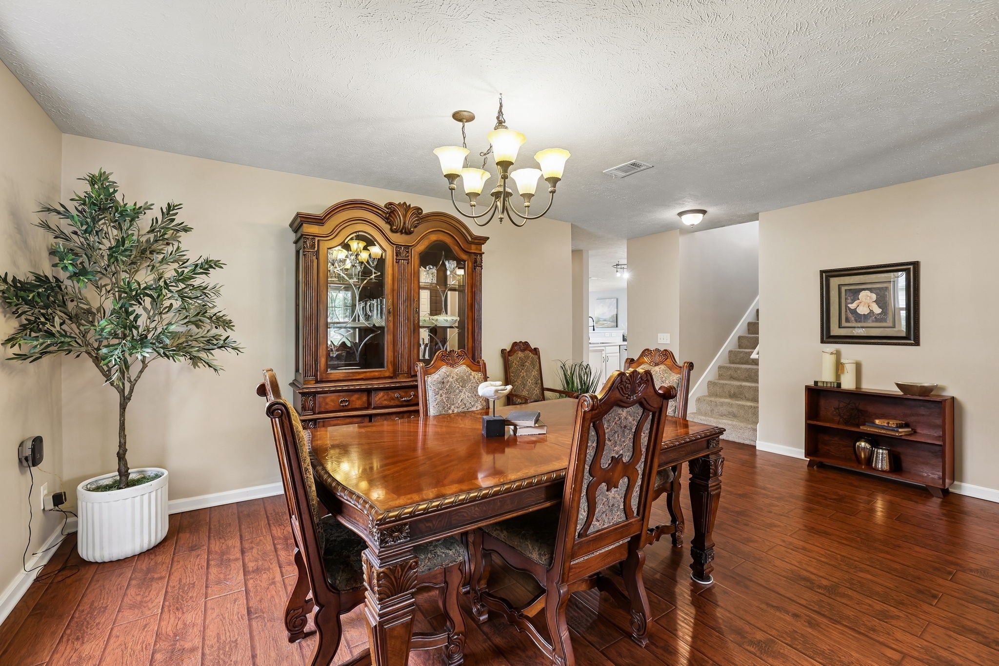 5715 Roxbury Dr