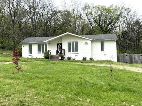 1842 Holloway Cir Lebanon TN 37090