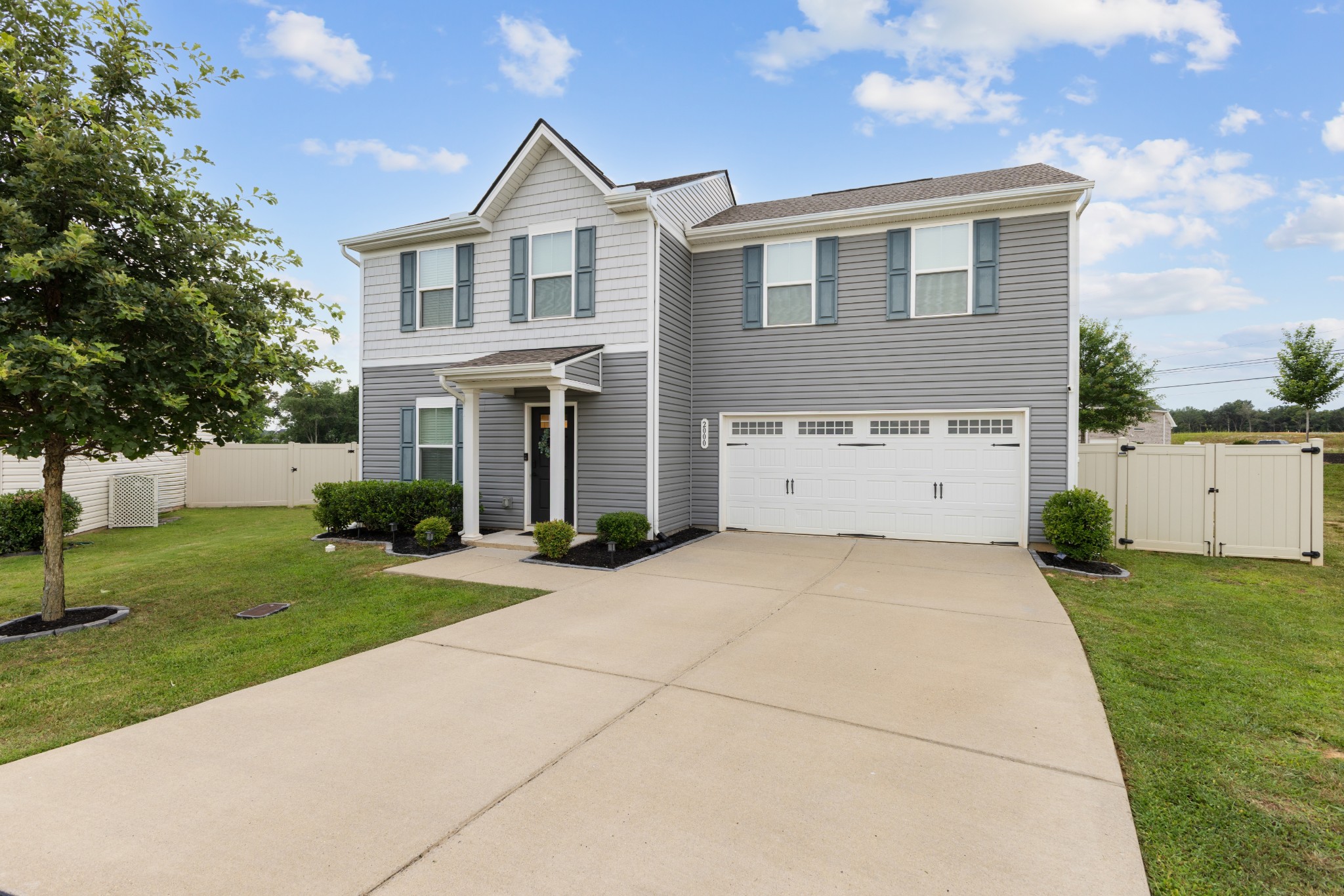 2000 Brokeshire Dr