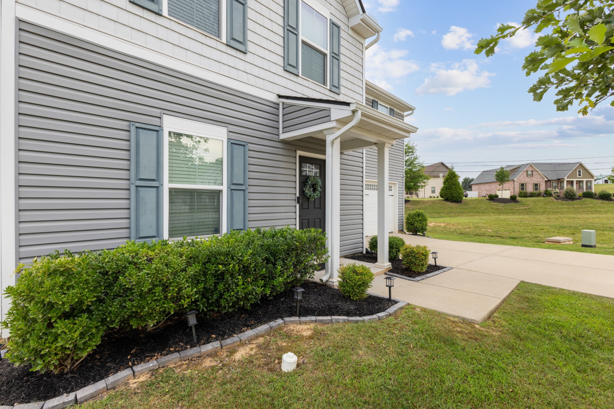 2000 Brokeshire Dr