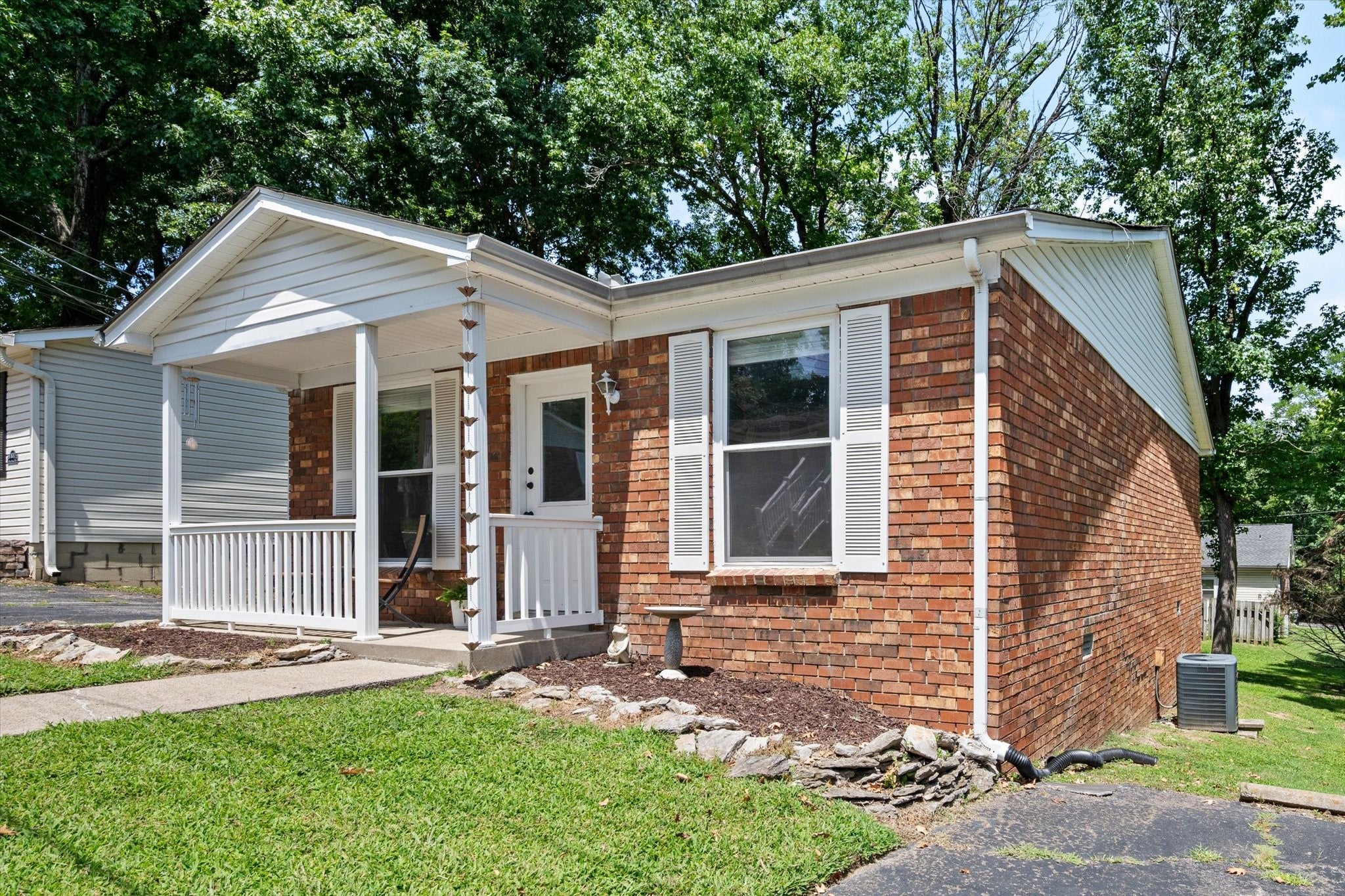 102 Five Oaks Dr