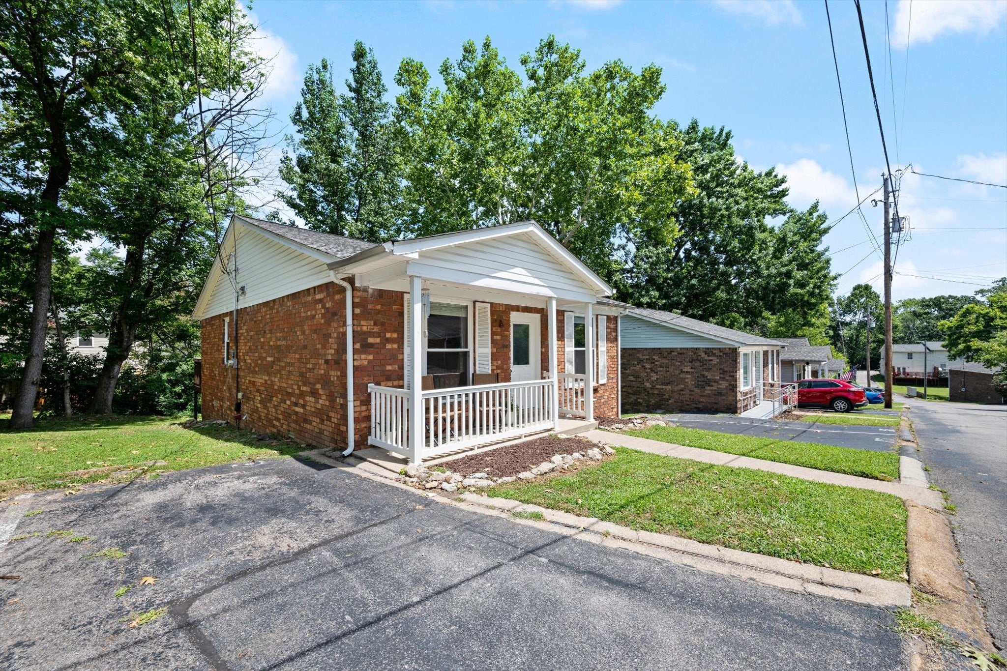 102 Five Oaks Dr