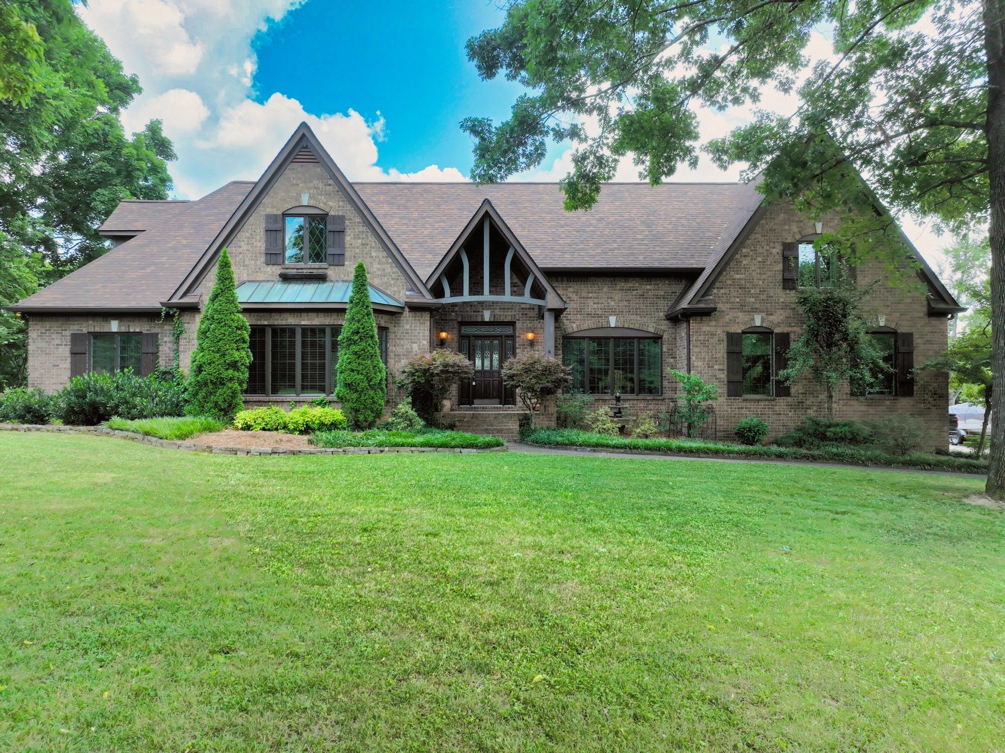 1229 Mount Vernon Ln
