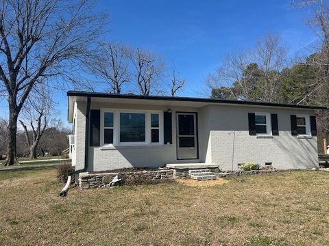 2749 Huntsville Hwy Fayetteville TN 37334