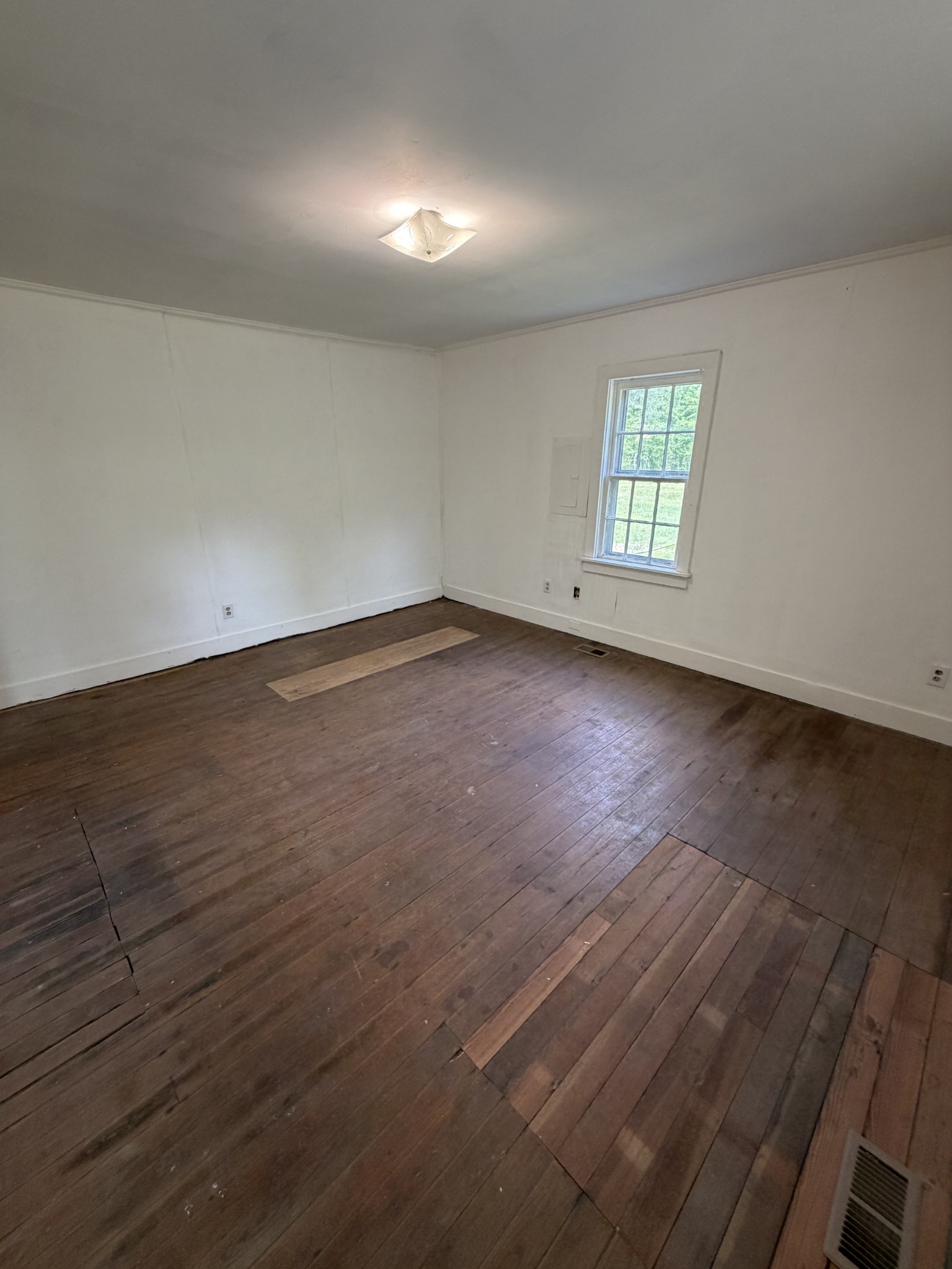 3752 Old Clarksville Pike