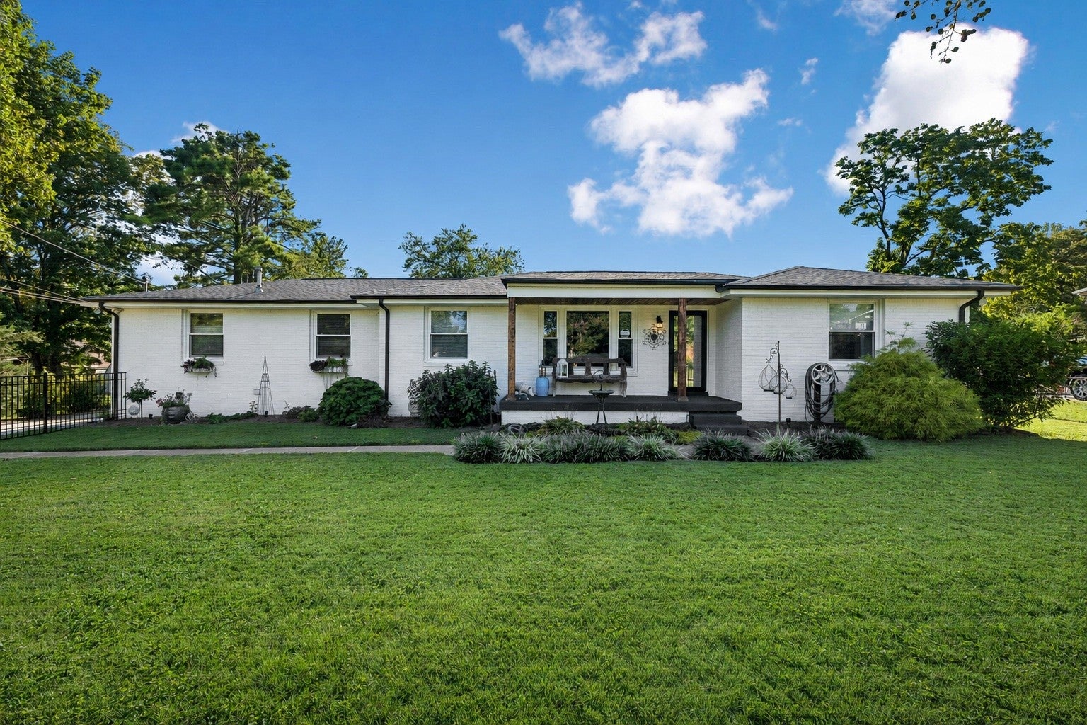 4-bed listing at 303 Weldon Dr, Hermitage