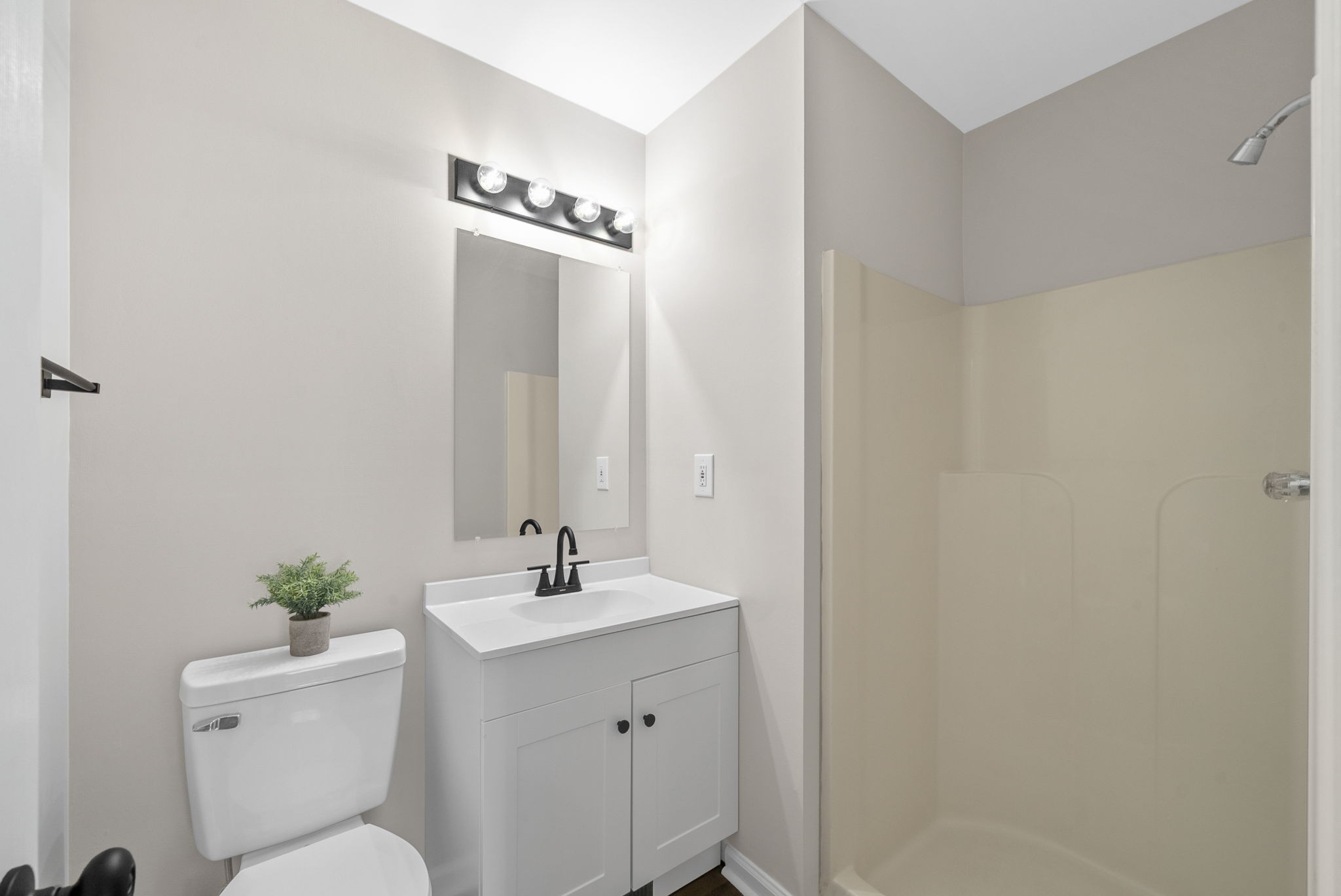 Oak Grove, Kentucky 42262, United States, 3 Bedrooms Bedrooms, ,2 BathroomsBathrooms,Residential,Pending,198628