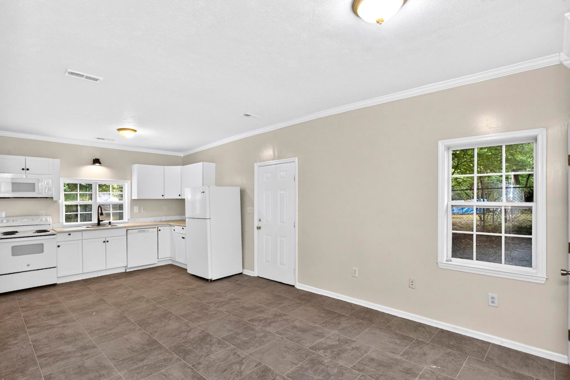 329 W 14th St