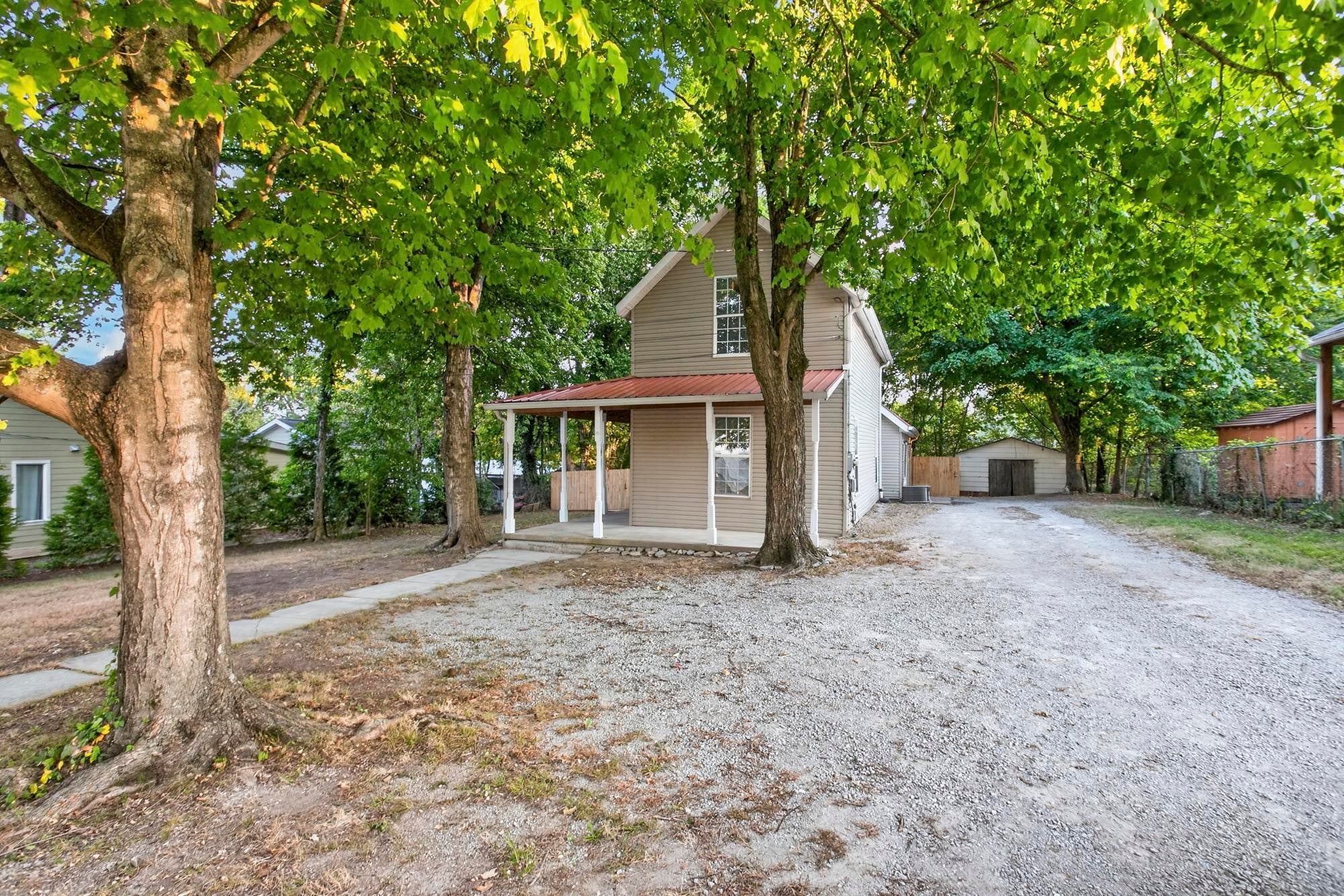 329 W 14th St