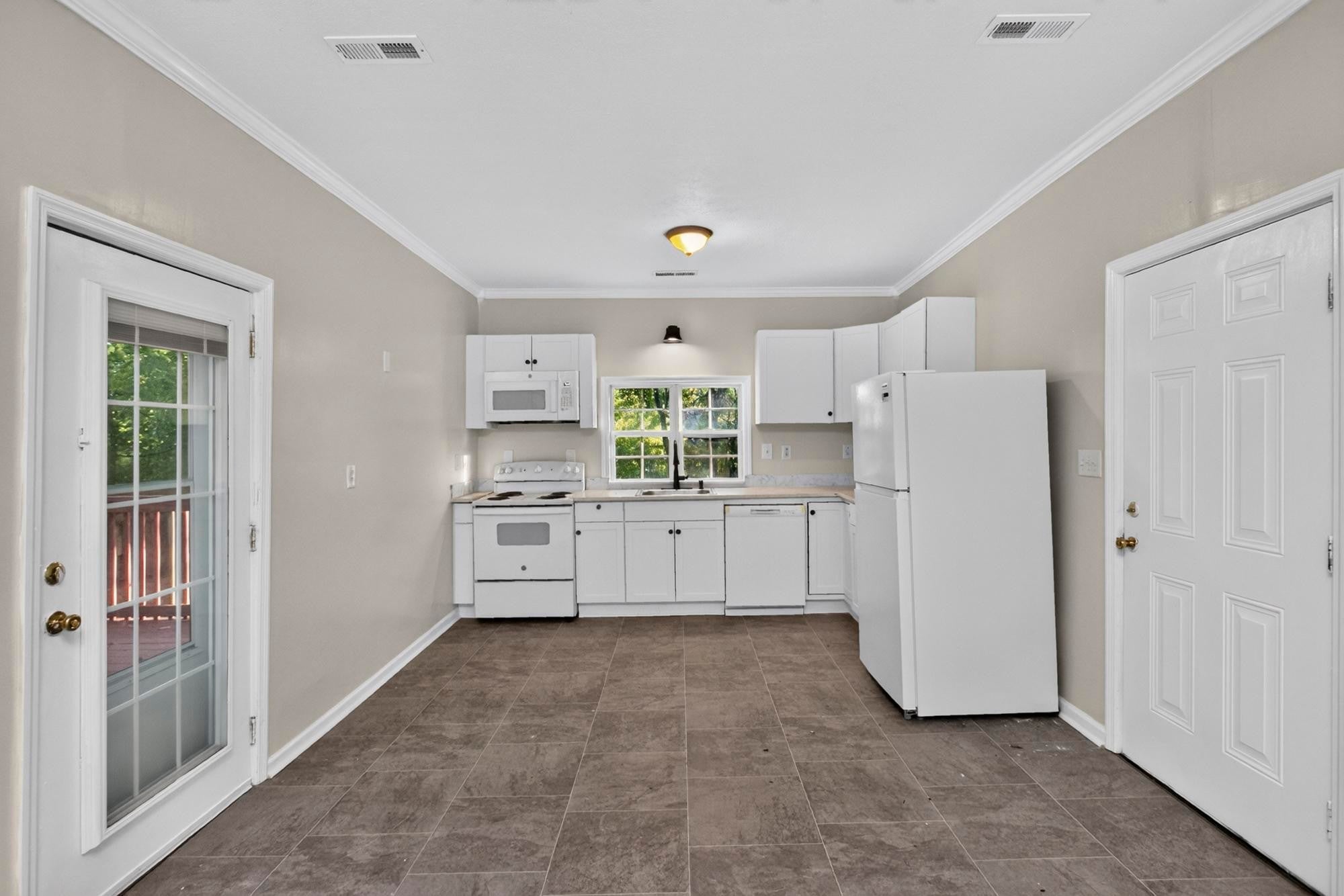 329 W 14th St