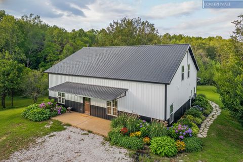 1425 Moodyville Loop Byrdstown TN 38549