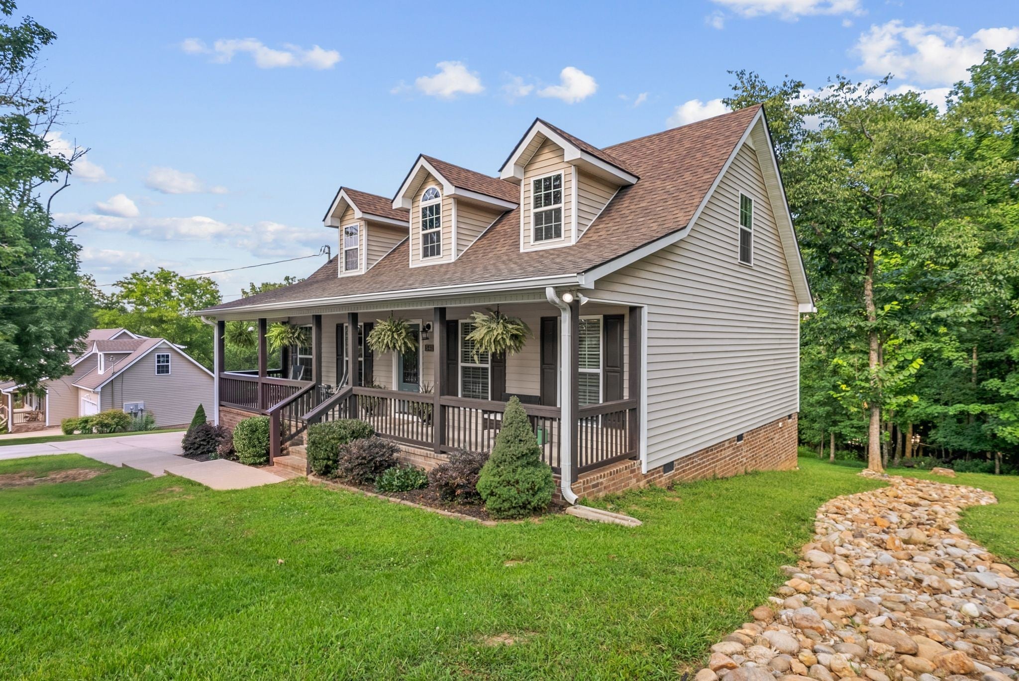 541 Skyline Dr S