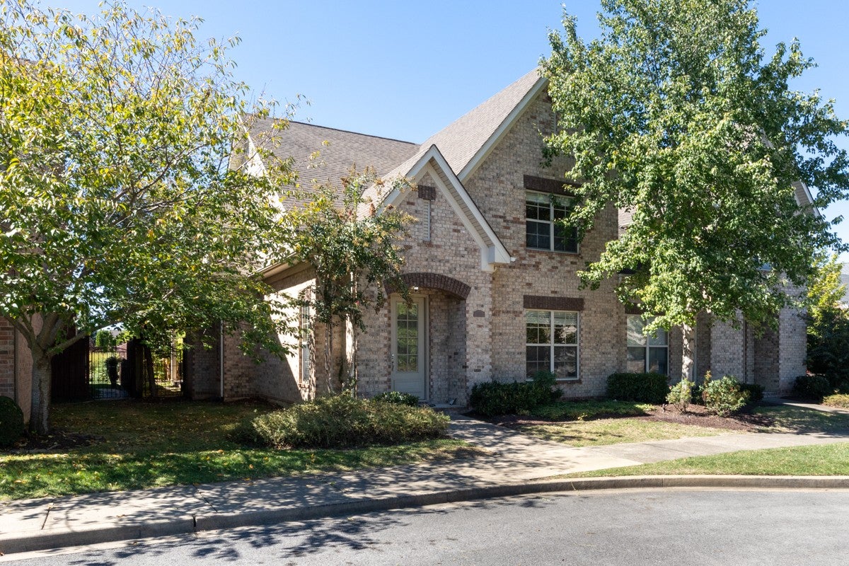 1122 Cavesson Cir