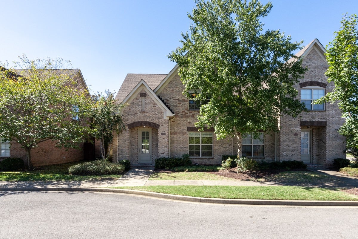 1122 Cavesson Cir