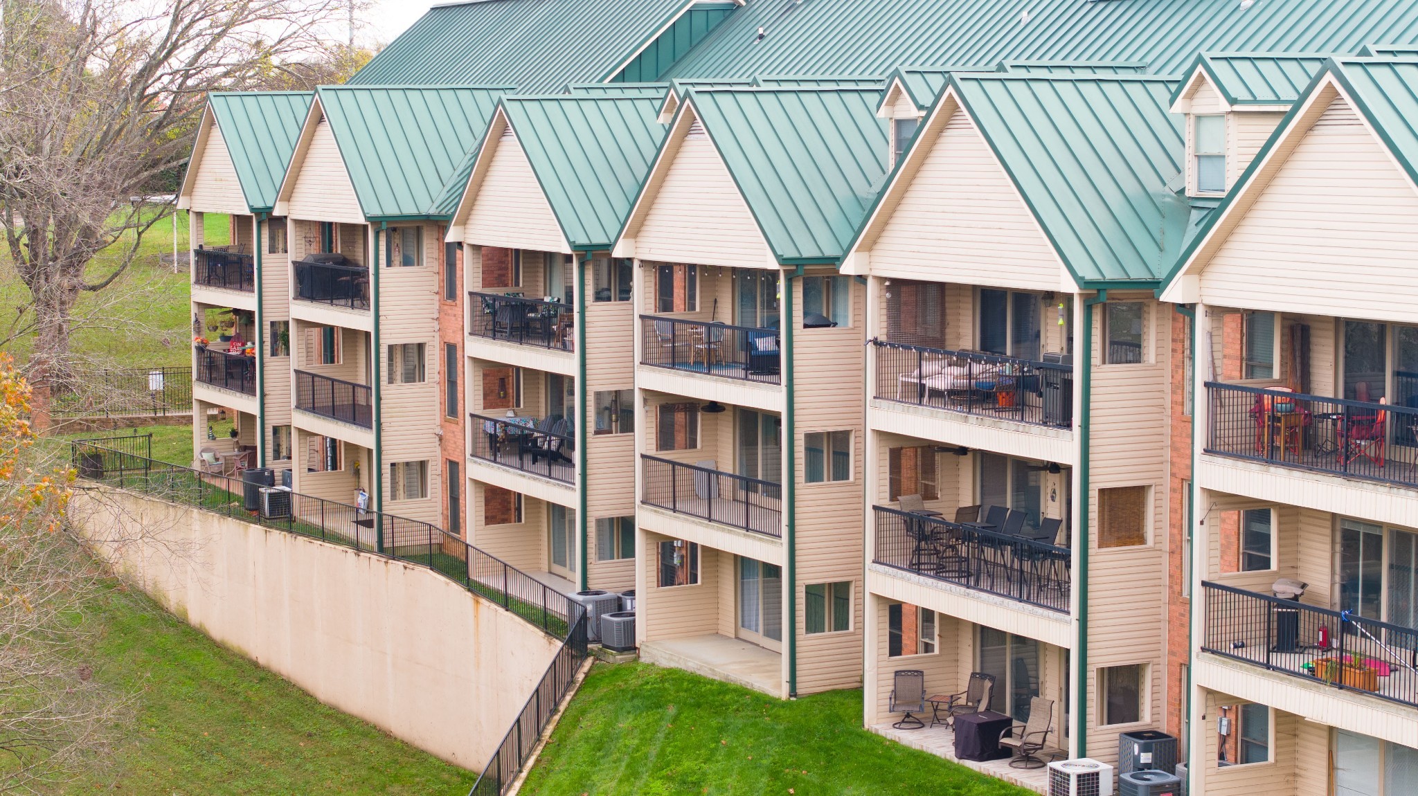 2119 Lakeshore Dr