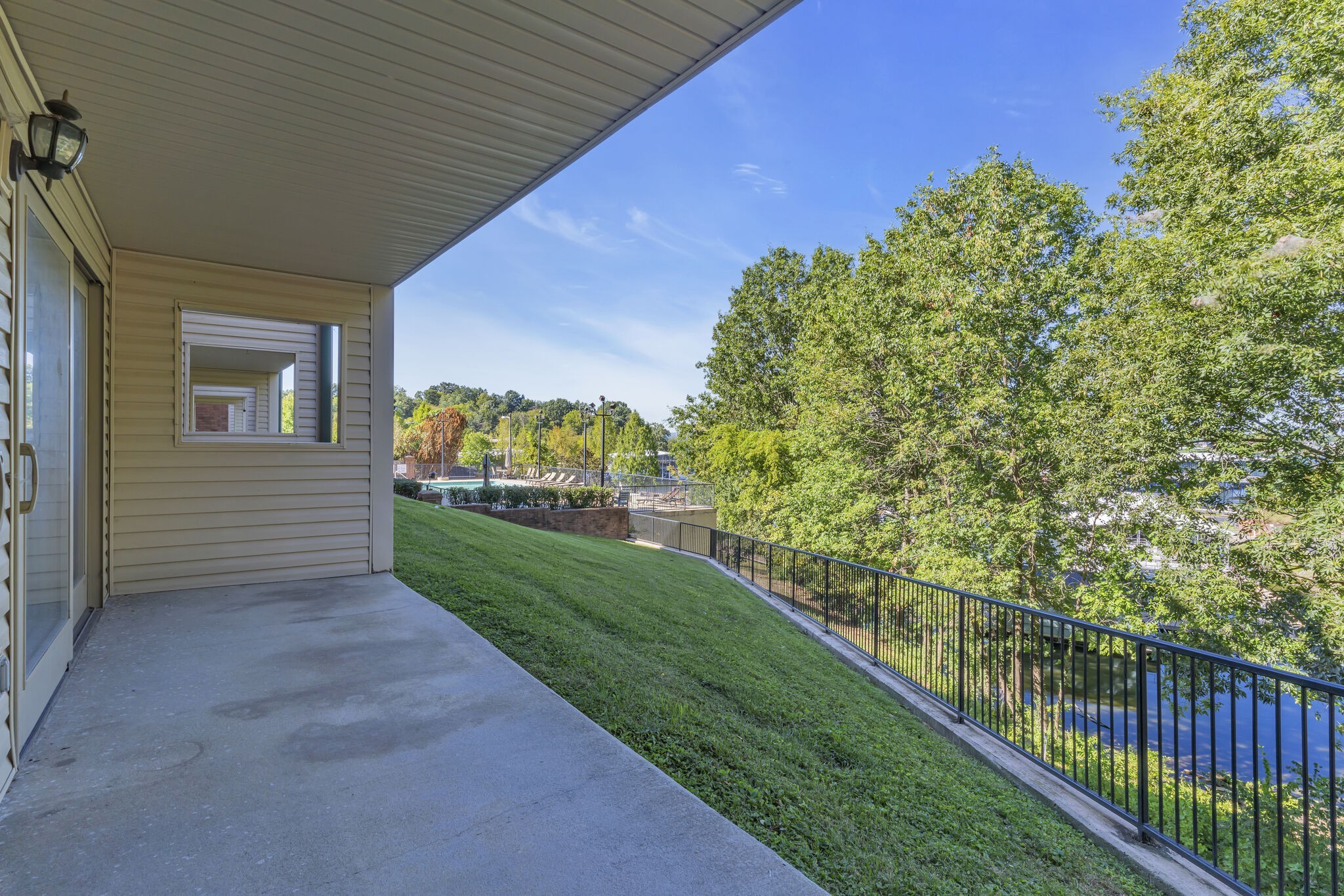 2119 Lakeshore Dr
