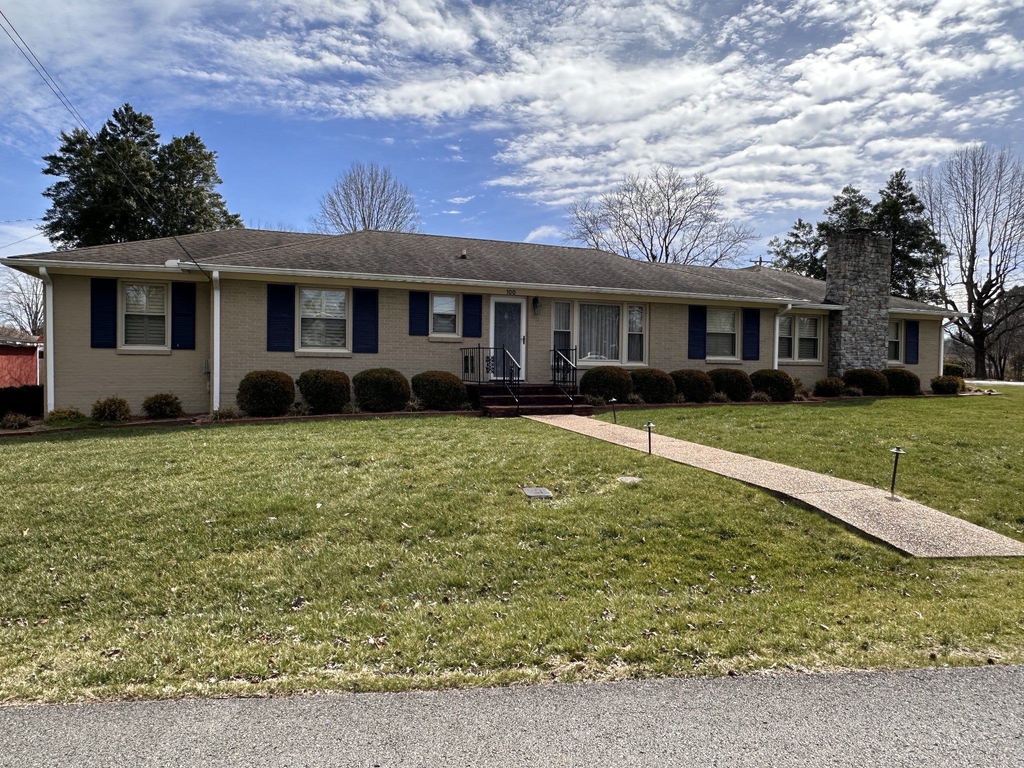 100 River Dr