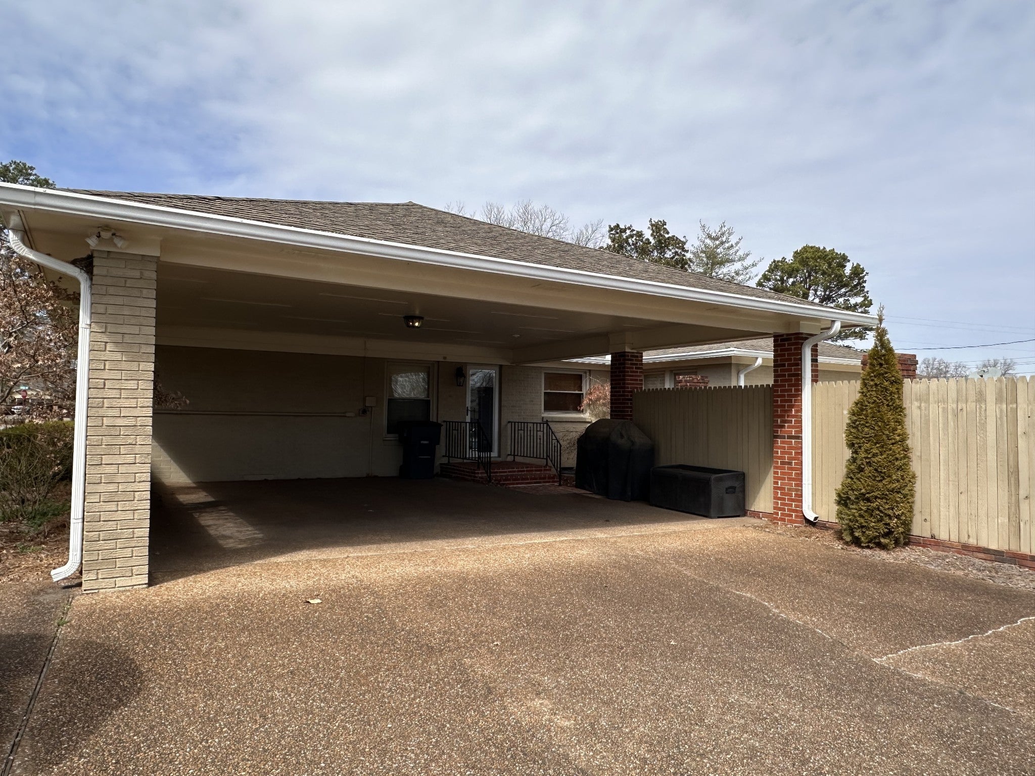 100 River Dr