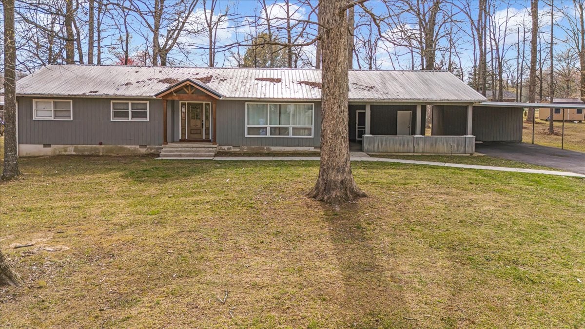 208 Dogwood Dr