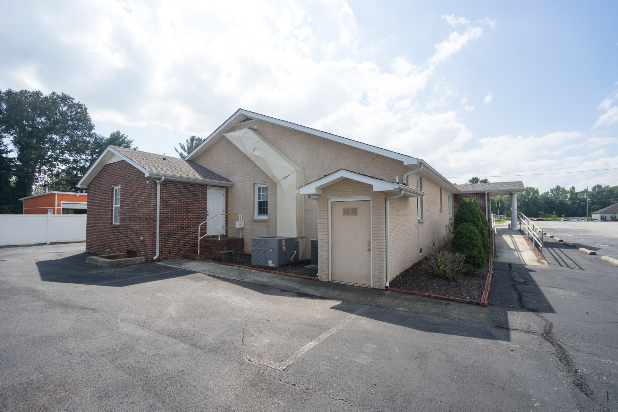 1400 Willow Dr