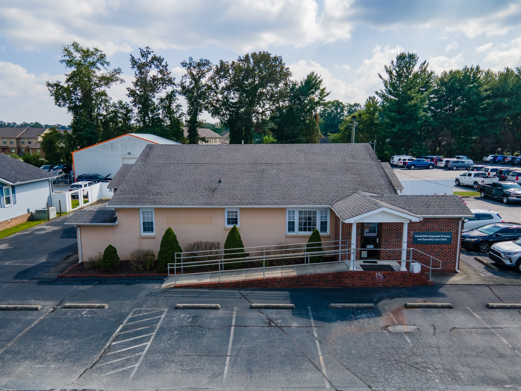 1400 Willow Dr