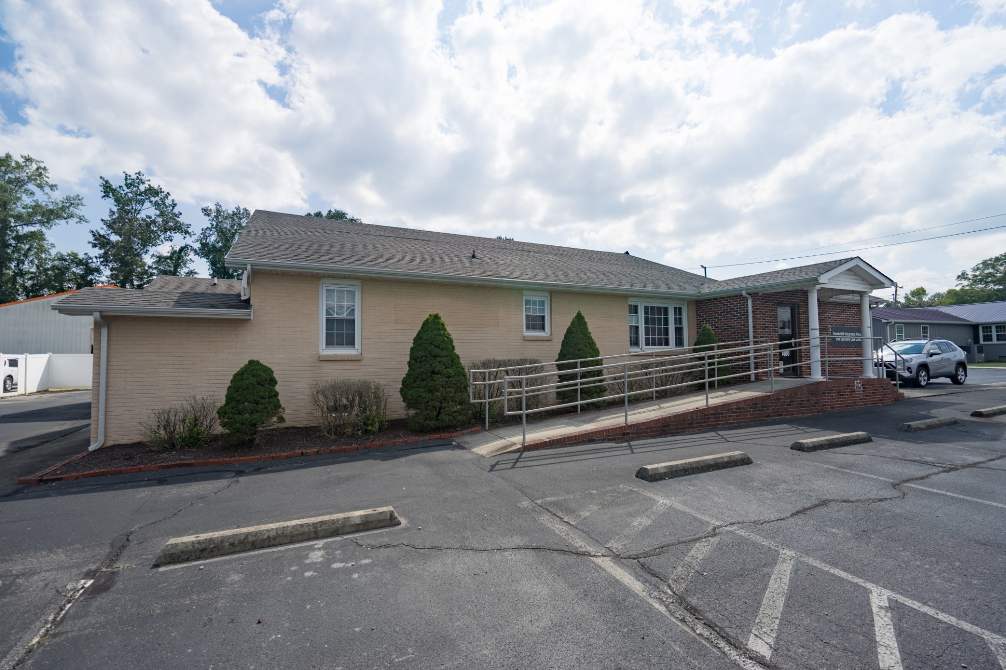1400 Willow Dr