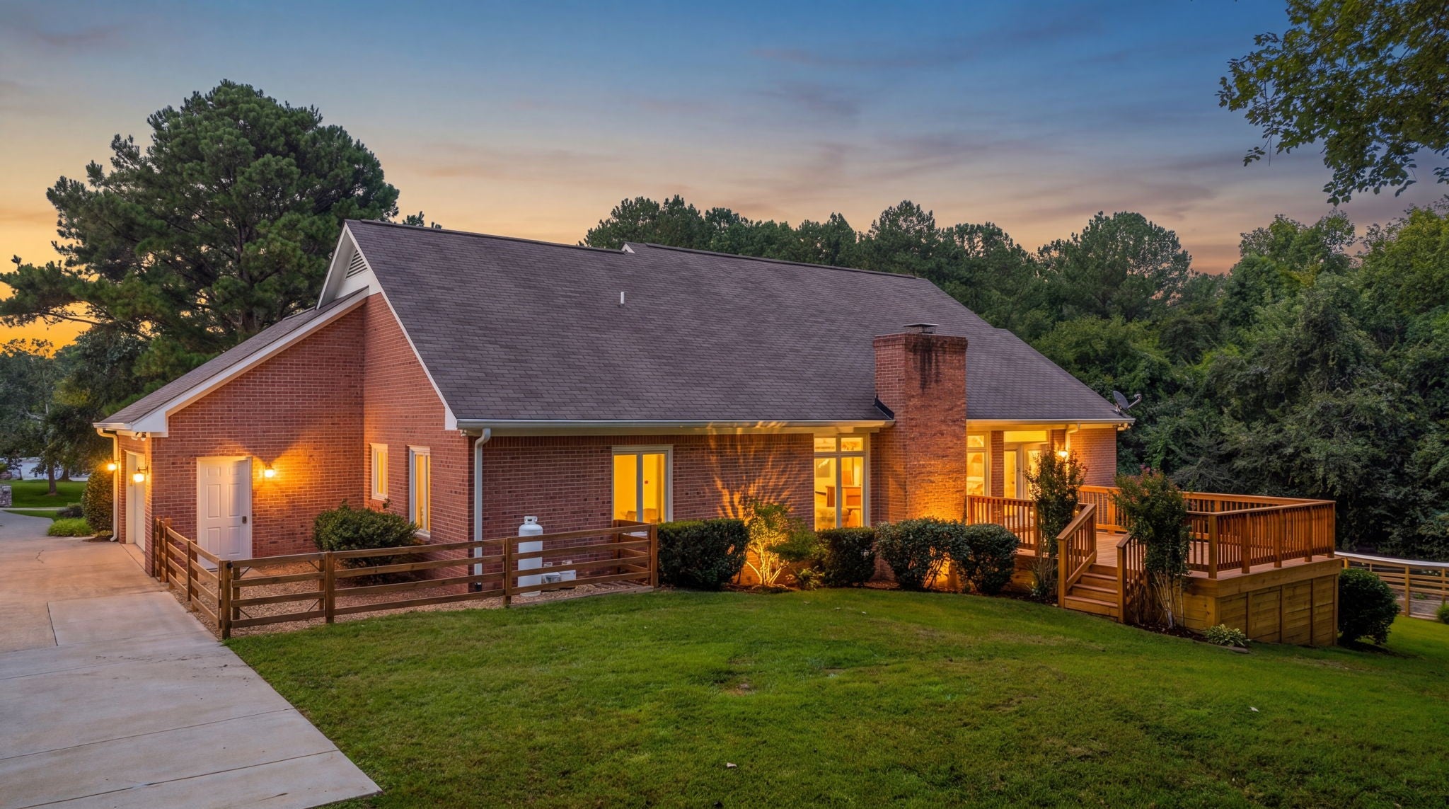 497 Cobblestone Creek Rd NW