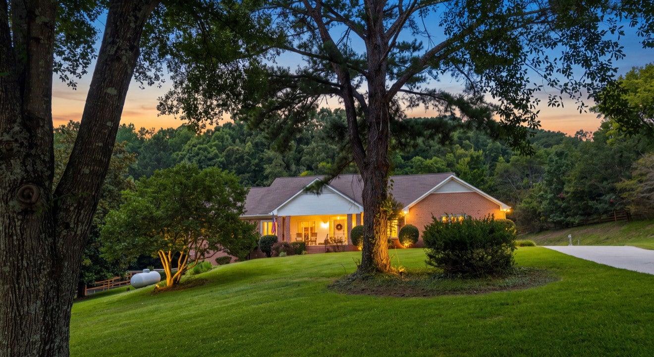497 Cobblestone Creek Rd NW