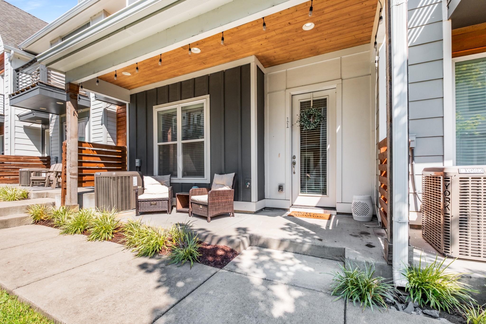 700 James Ave 11