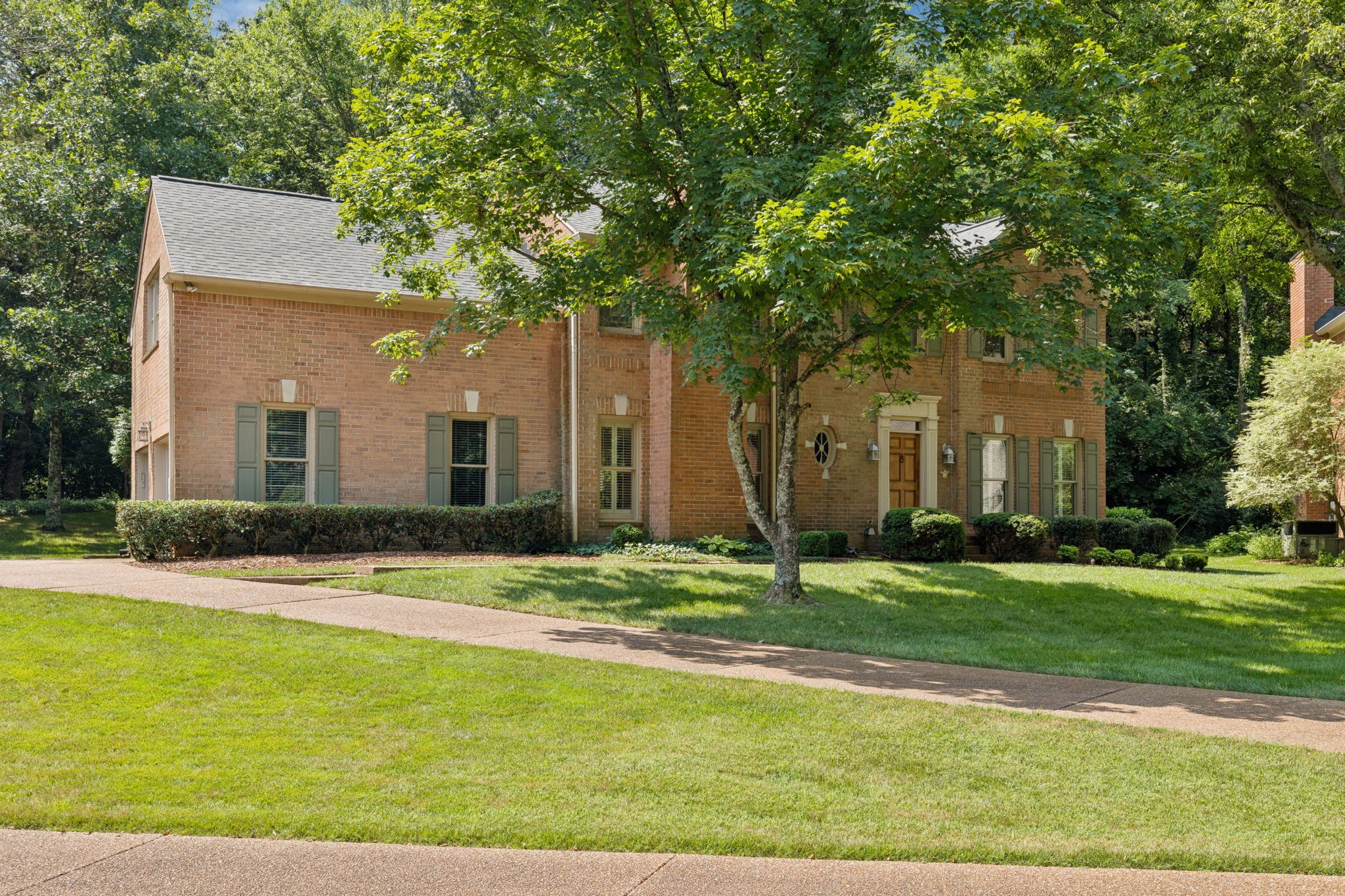 712 Roxburgh Cv