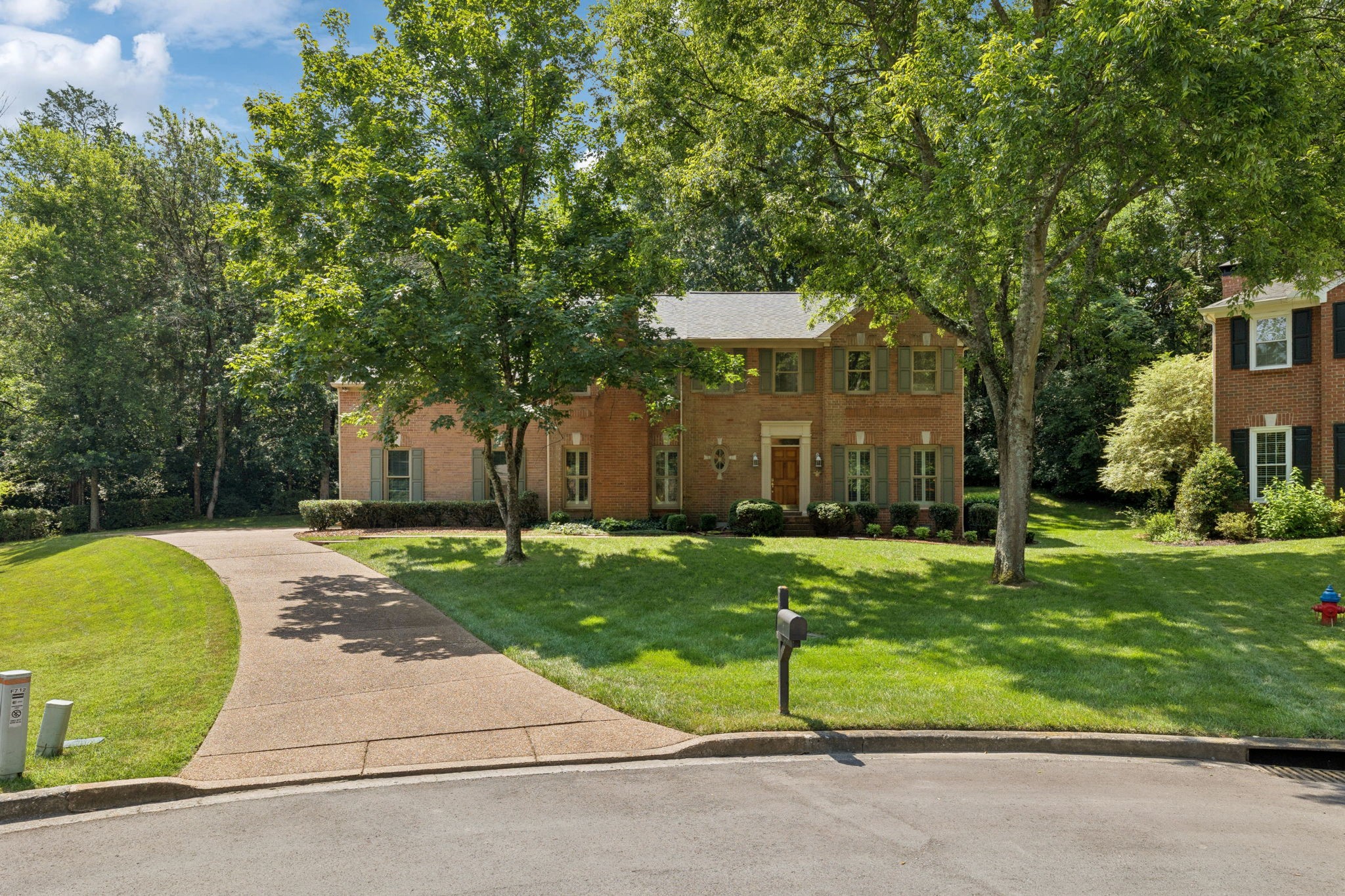 712 Roxburgh Cv