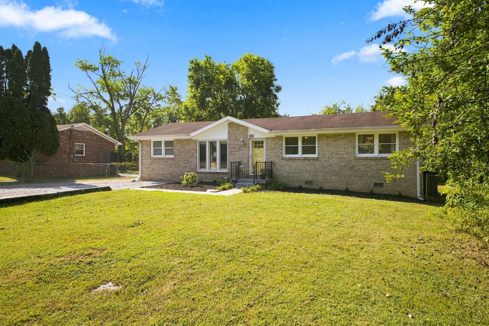217 Oak Dr