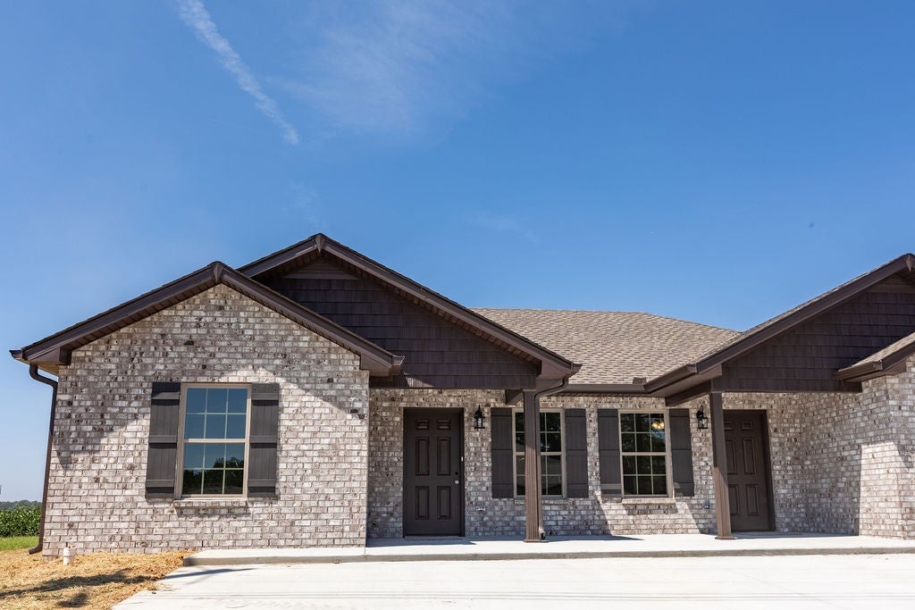 215 Kerr Way