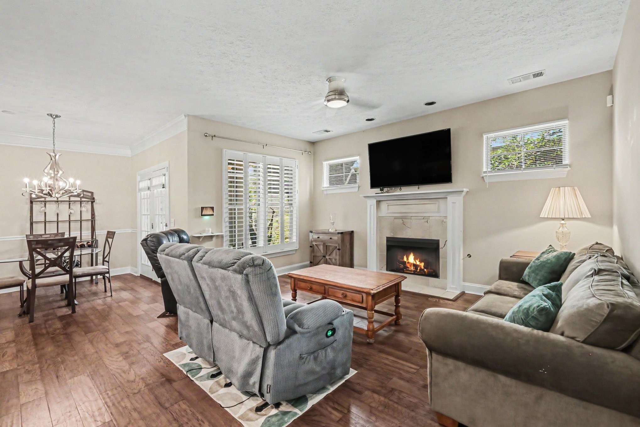 1082 N McMahan Dr