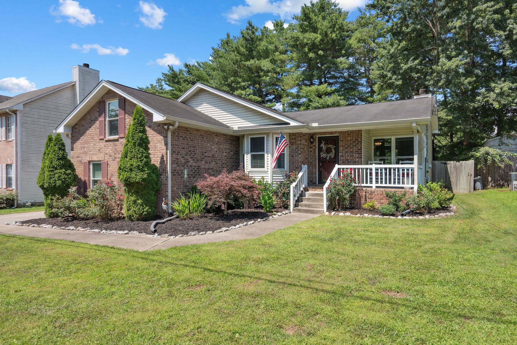 103 Northlake Dr