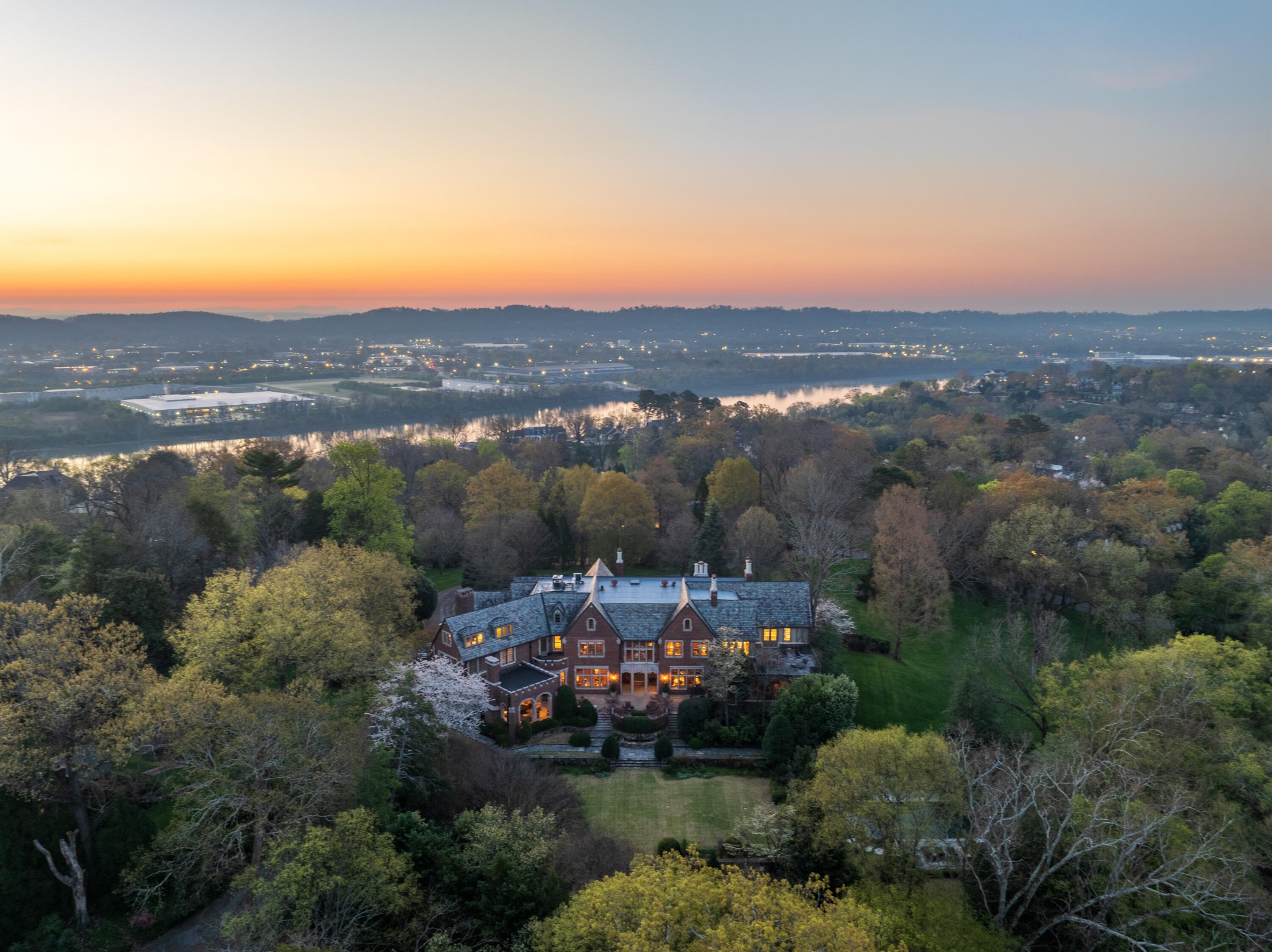 1649 Minnekahda Road