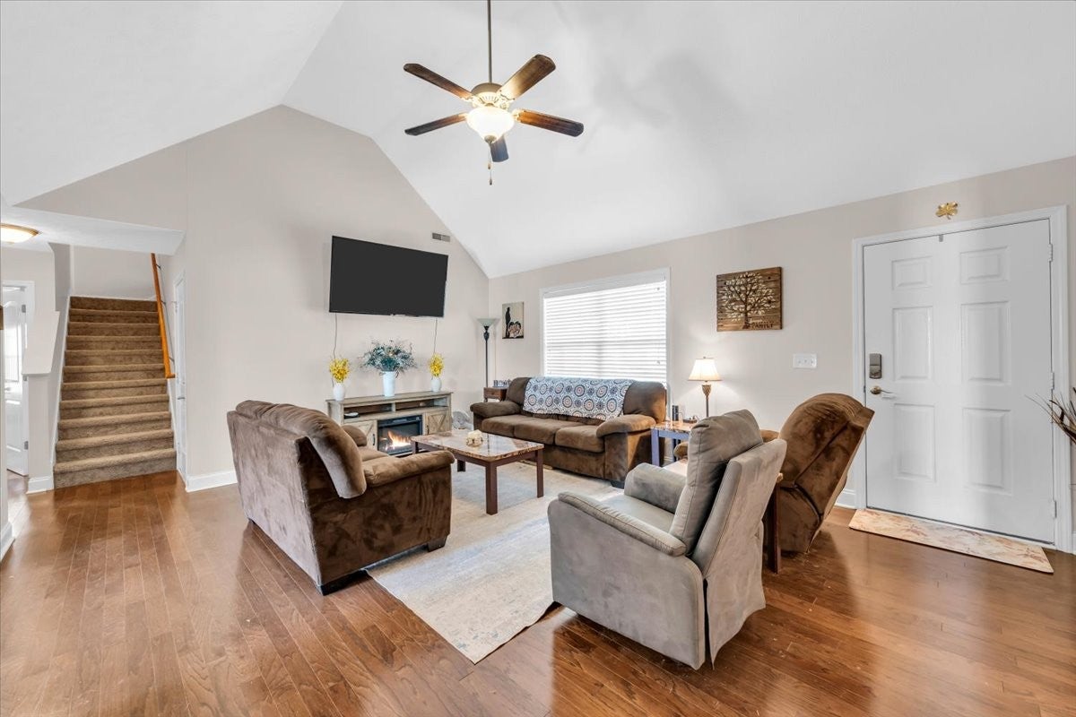 1233 Crescent Ridge Dr
