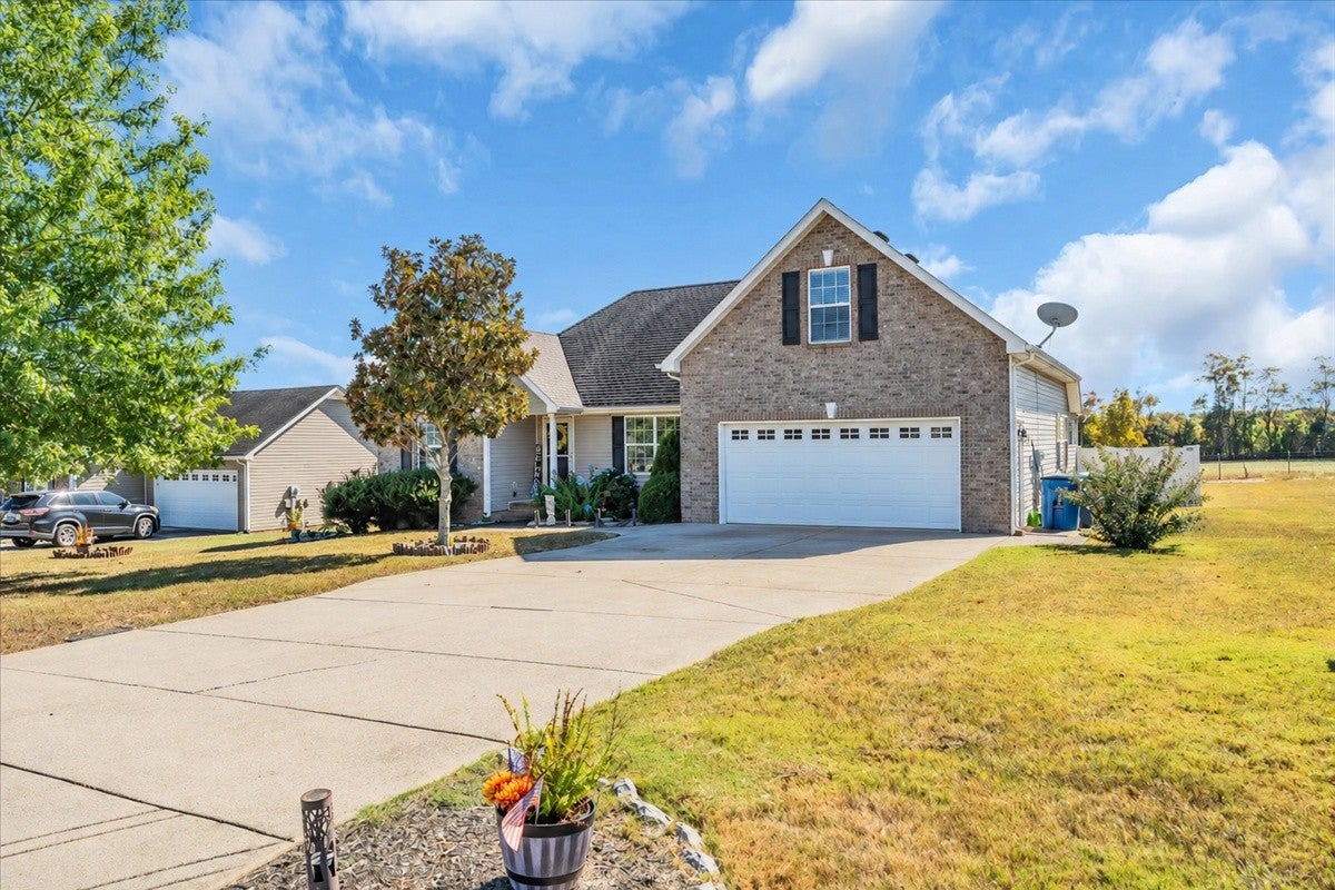 1233 Crescent Ridge Dr