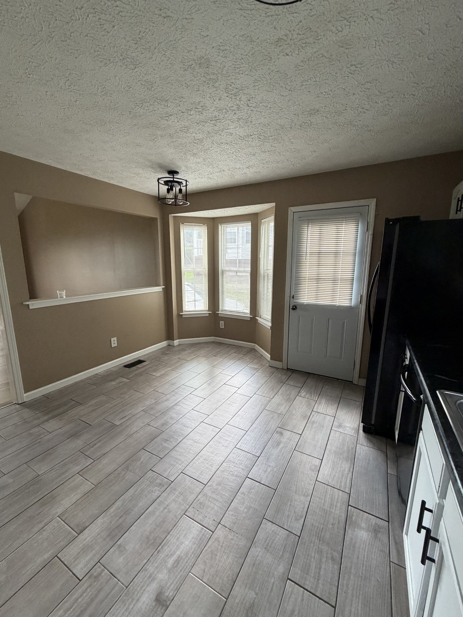 290 Fritz Cir