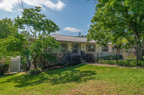 Photo of 3902 Laird Lane, Chattanooga, TN 37415 (MLS # 1534996)