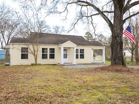Photo of 406 Jenkins Road, Rossville, GA 30741 (MLS # 1527332)
