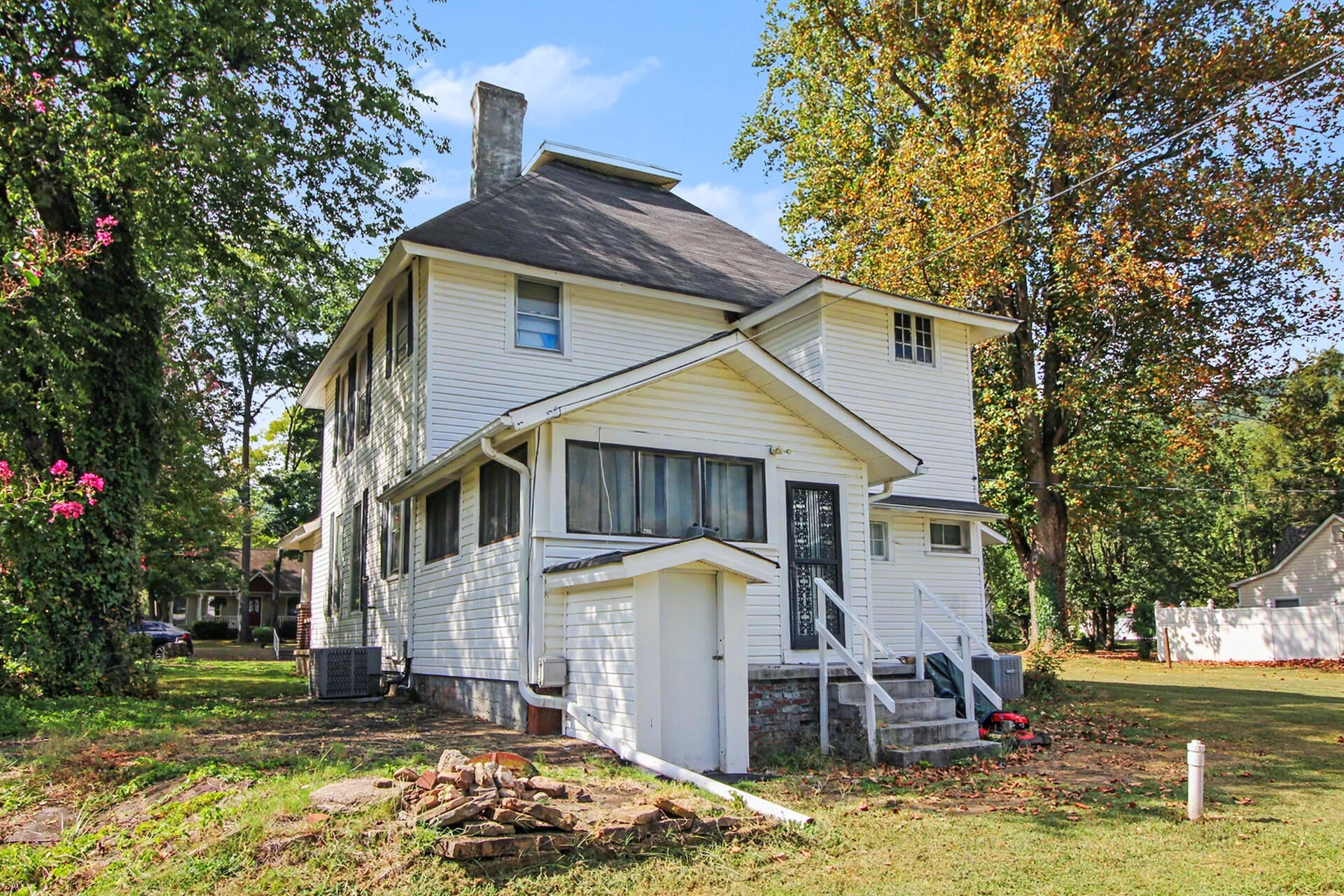207 Magnolia Avenue